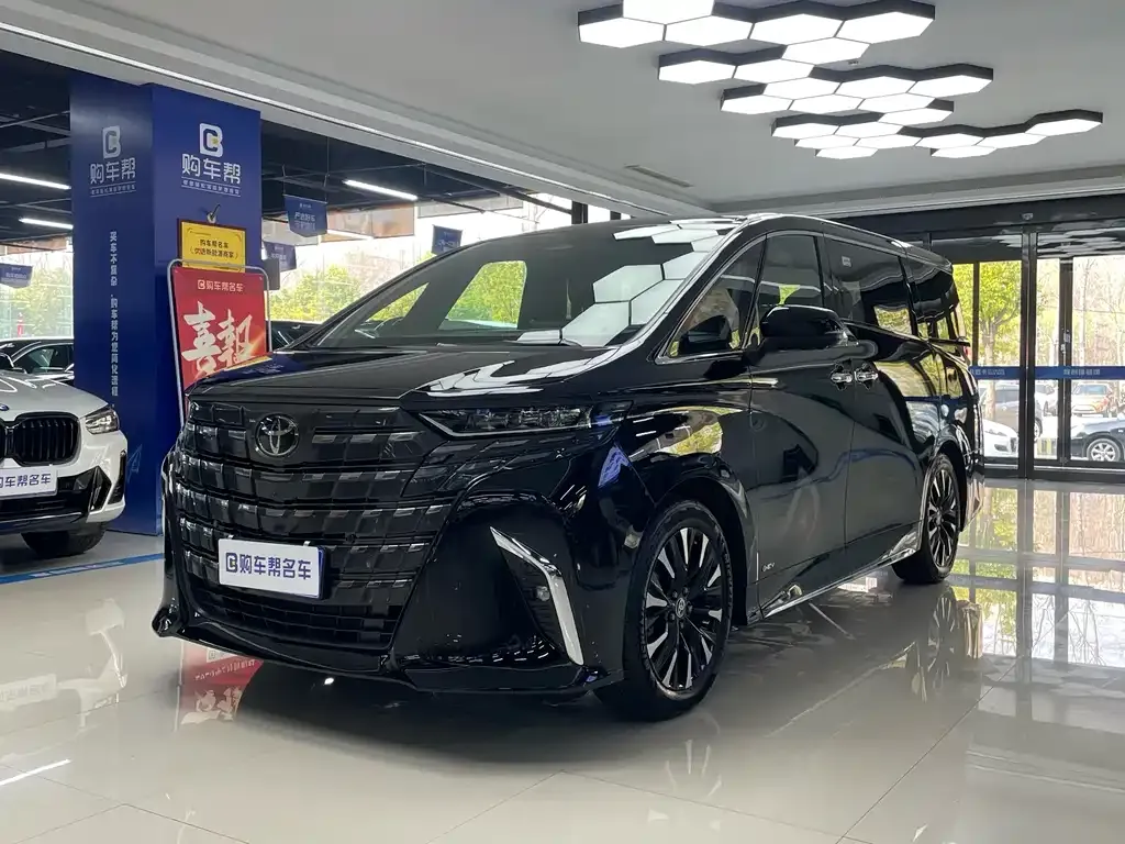 Toyota Alphard — фото 1