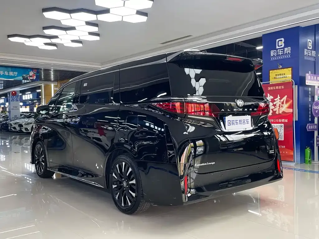 Toyota Alphard — фото 10