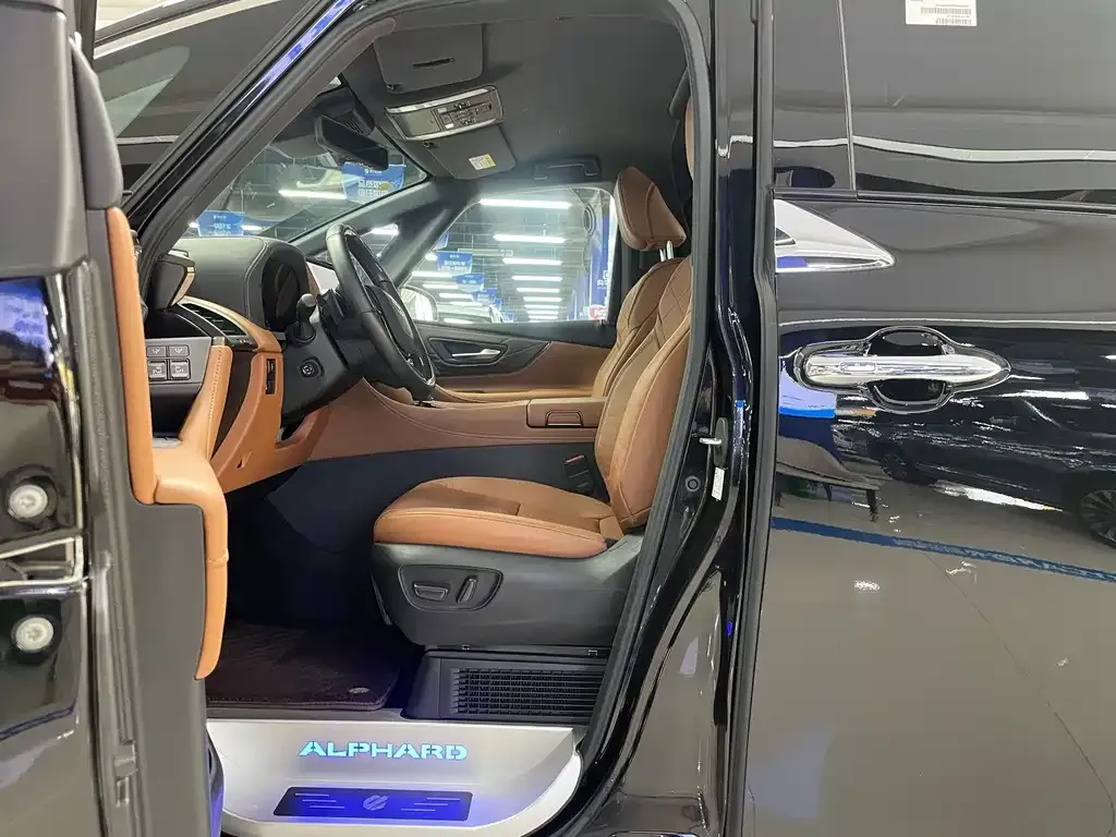 Toyota Alphard — фото 5