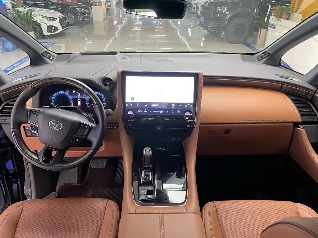 Toyota Alphard — фото 7