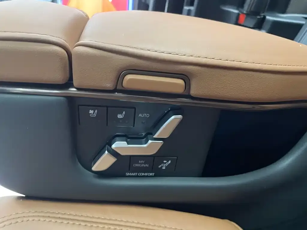 Toyota Alphard — фото 2