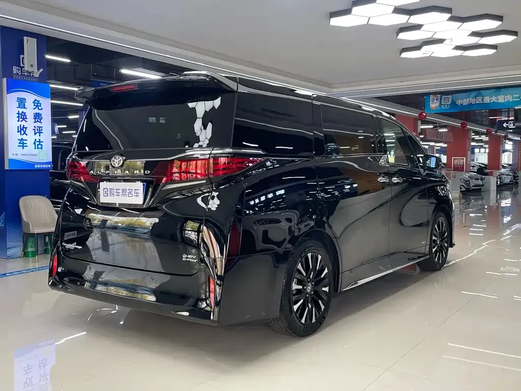 Toyota Alphard — фото 3