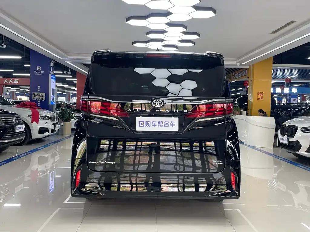 Toyota Alphard — фото 8