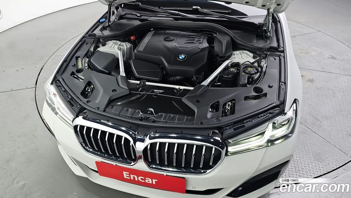 BMW 5-Series 2023 из KR, фото 2