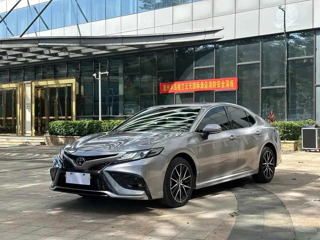 Toyota Camry 2023 из CN, фото 1