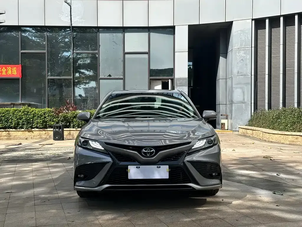 Toyota Camry 2023 из CN, фото 2