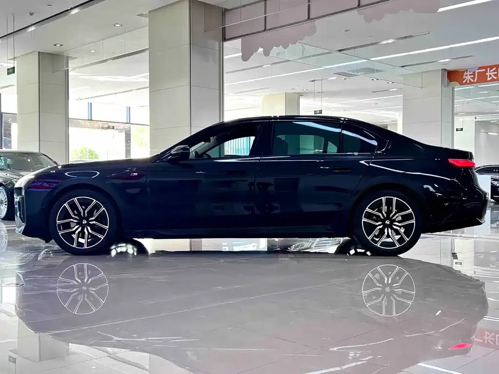 BMW 7 Series 2024 из CN, фото 6