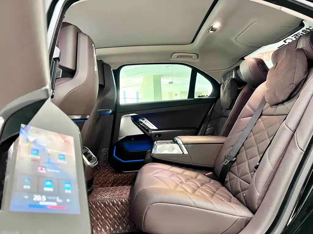 BMW 7 Series 2024 из CN, фото 4