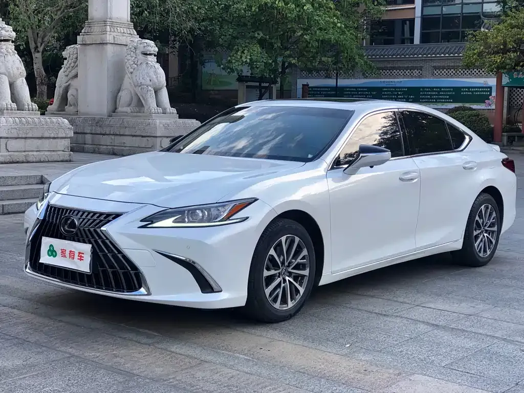 Lexus ES — фото 1