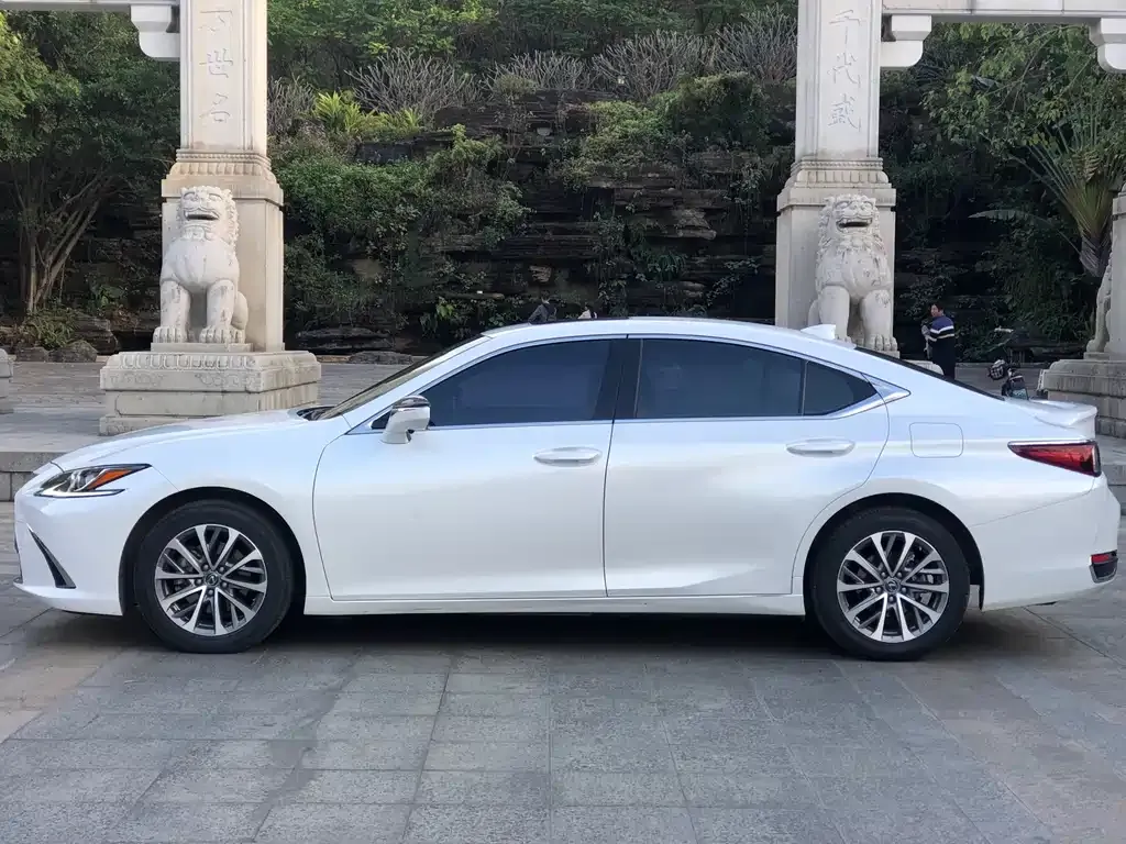 Lexus ES — фото 4