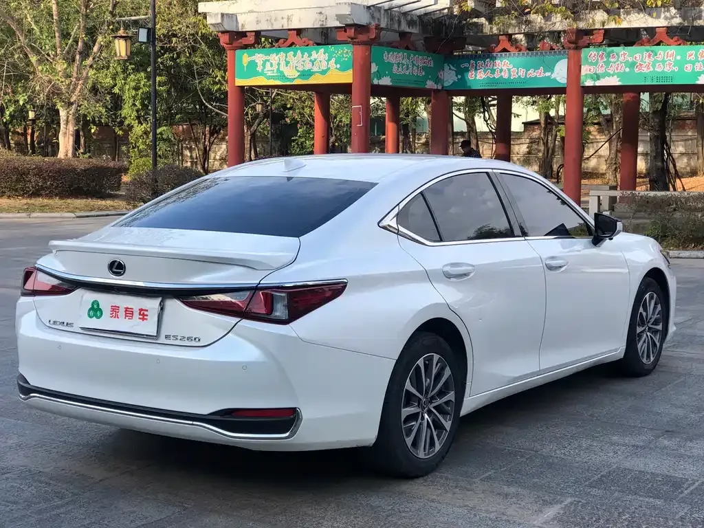 Lexus ES — фото 10