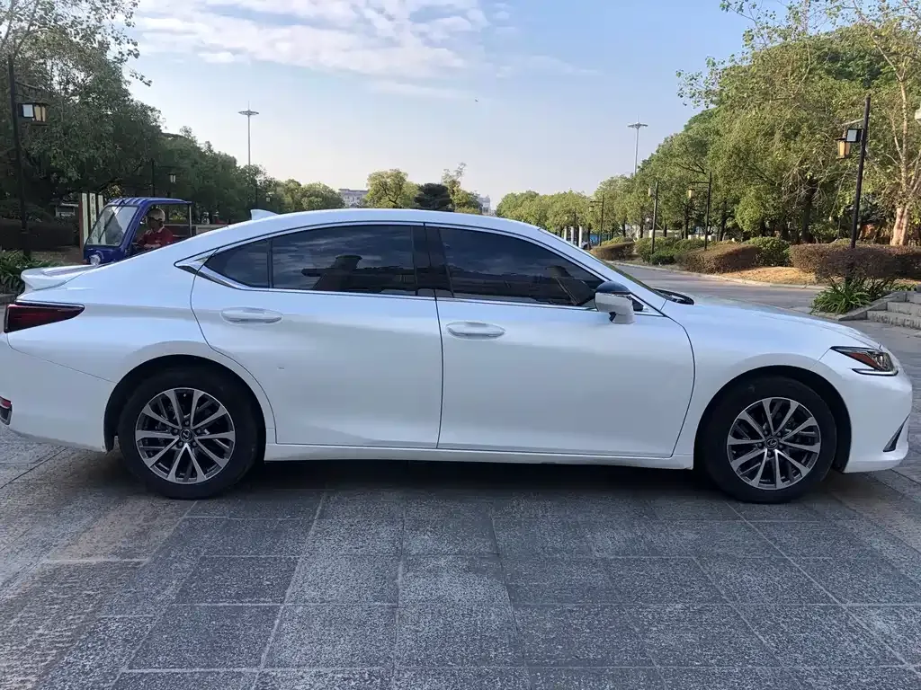Lexus ES — фото 9