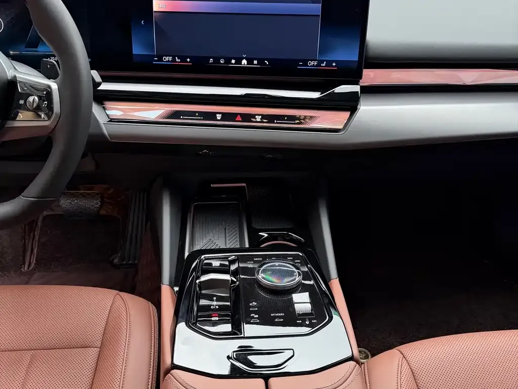 BMW 5 Series 2024 из CN, фото 3