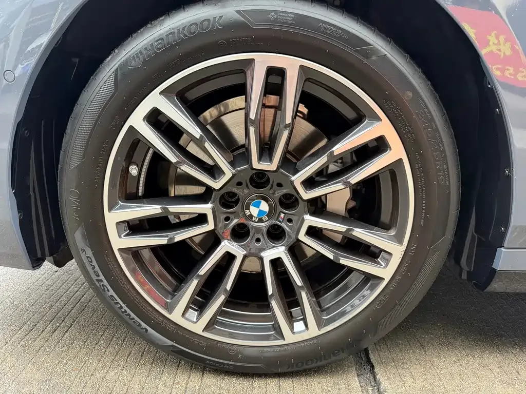 BMW 5 Series 2024 из CN, фото 9