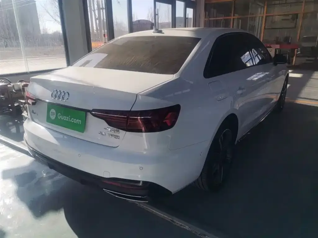 Audi A4L 2022 из CN, фото 2