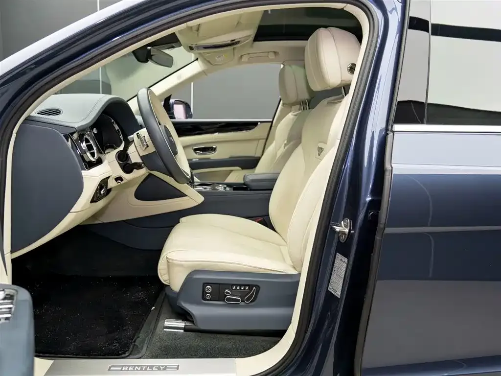 Bentley Bentayga 2022 из CN, фото 9