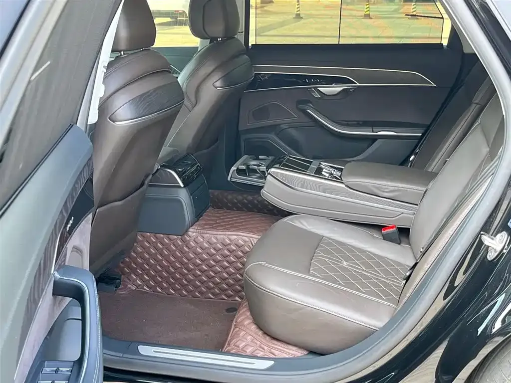Audi A8 2024 из CN, фото 4