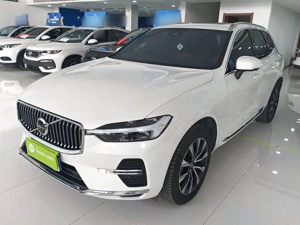 Volvo XC60 — фото 1