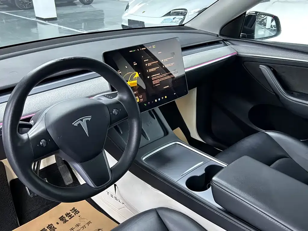 Tesla Model Y — фото 8