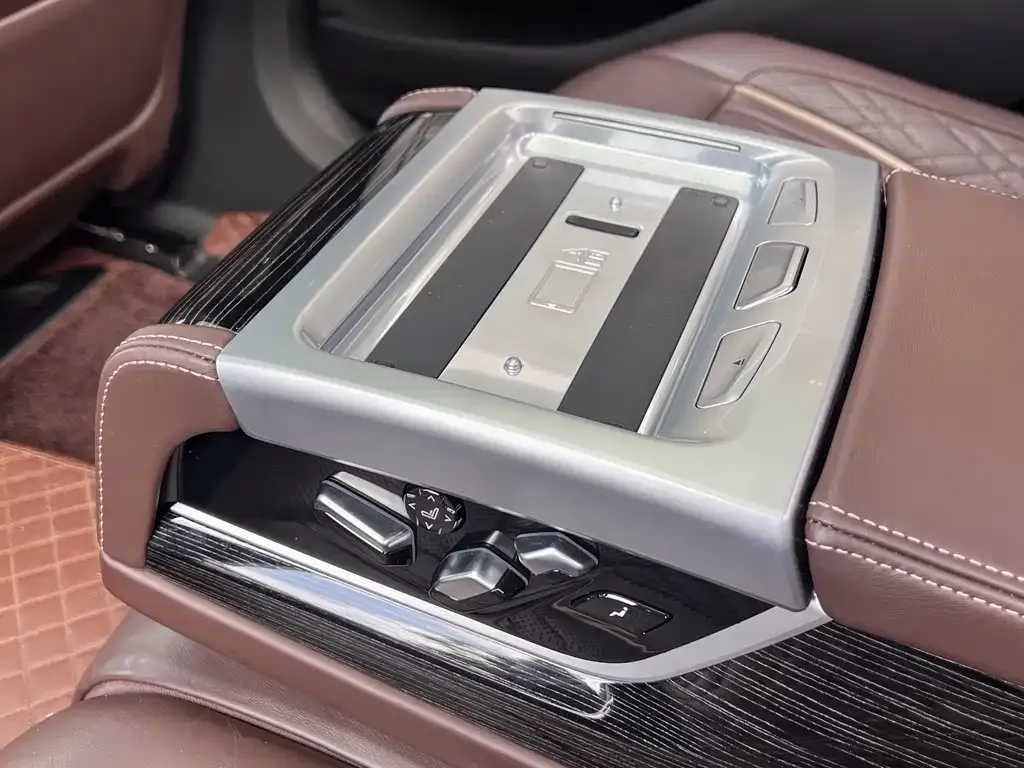 BMW 7 Series — фото 10