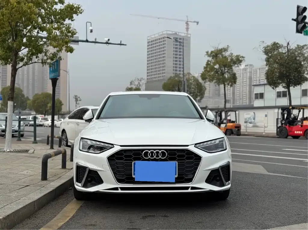 Audi A4L 2021 из CN, фото 2