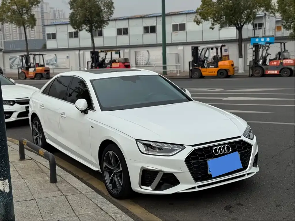 Audi A4L 2021 из CN, фото 3