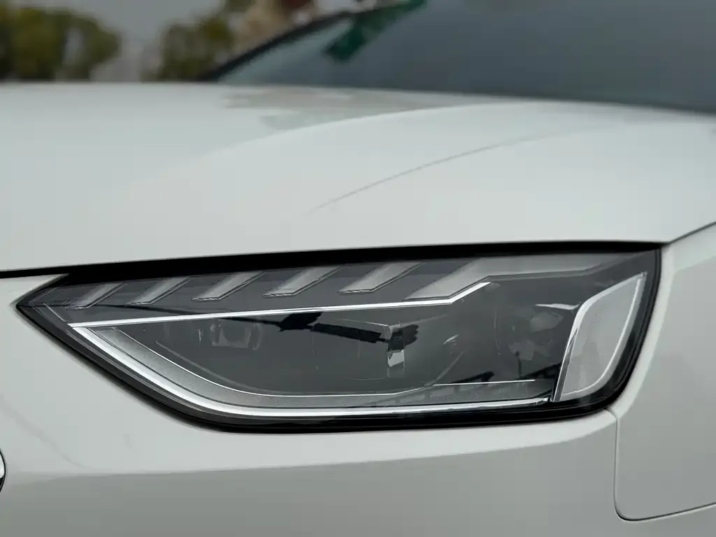 Audi A4L 2021 из CN, фото 4