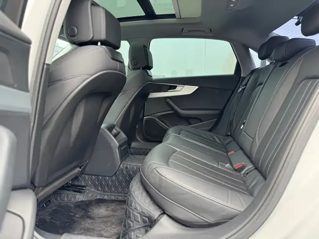 Audi A4L 2021 из CN, фото 7