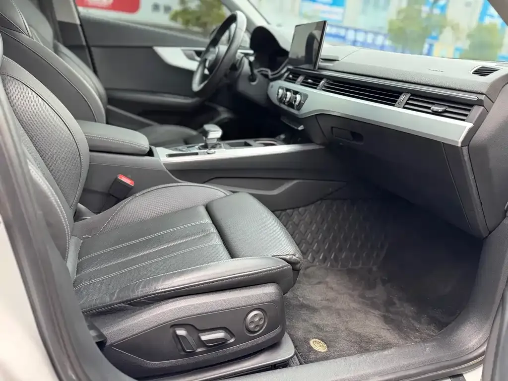Audi A4L 2021 из CN, фото 9