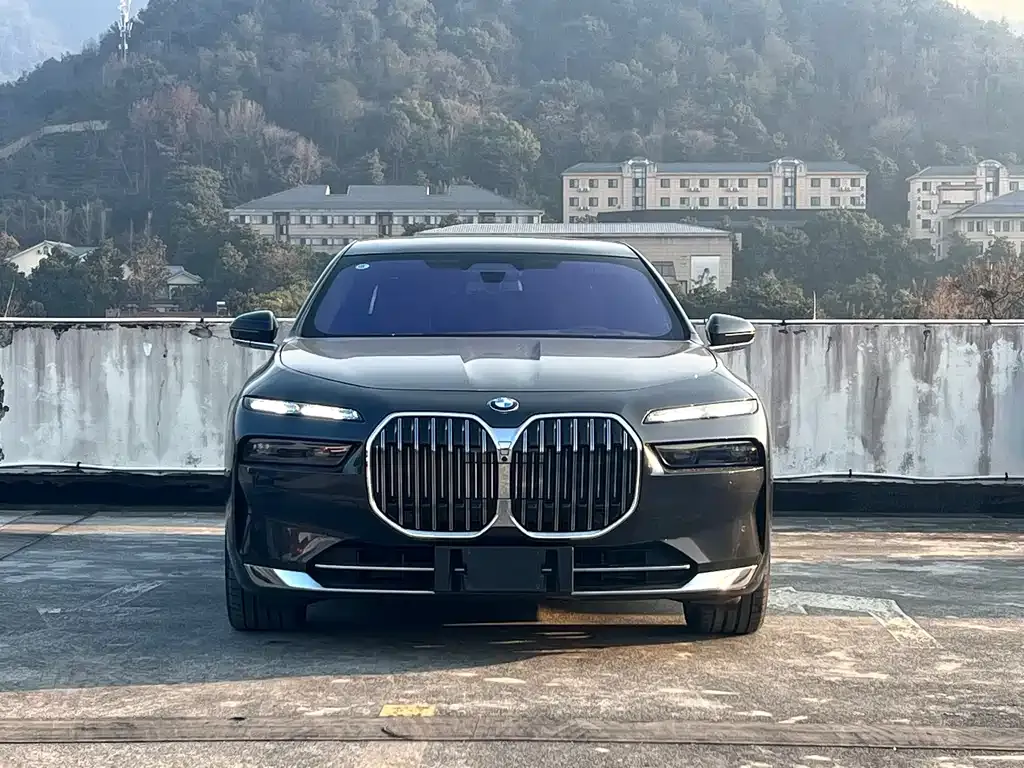 BMW 7 Series — фото 4