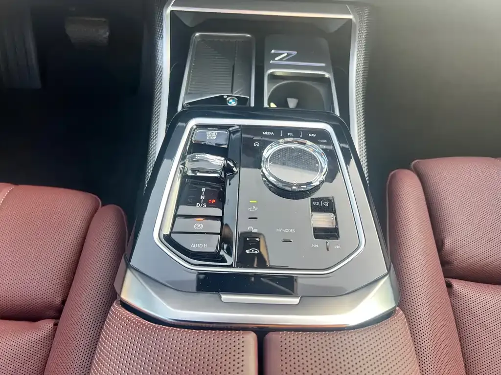 BMW 7 Series — фото 10