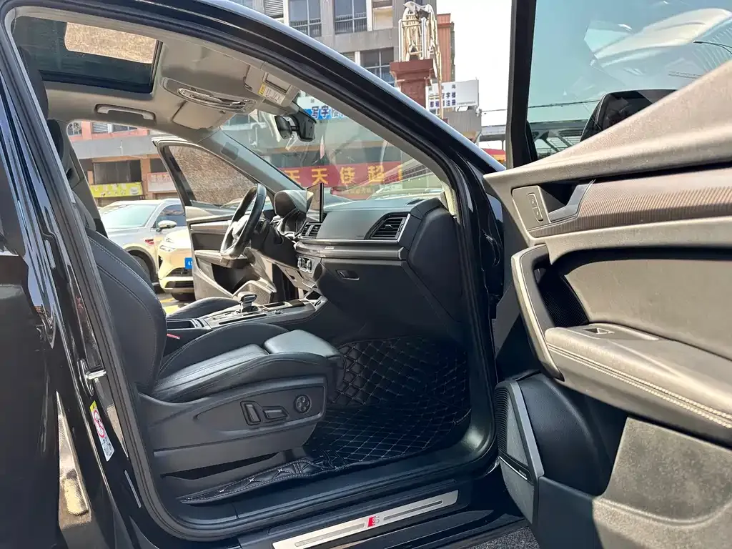Audi Q5L 2021 из CN, фото 2