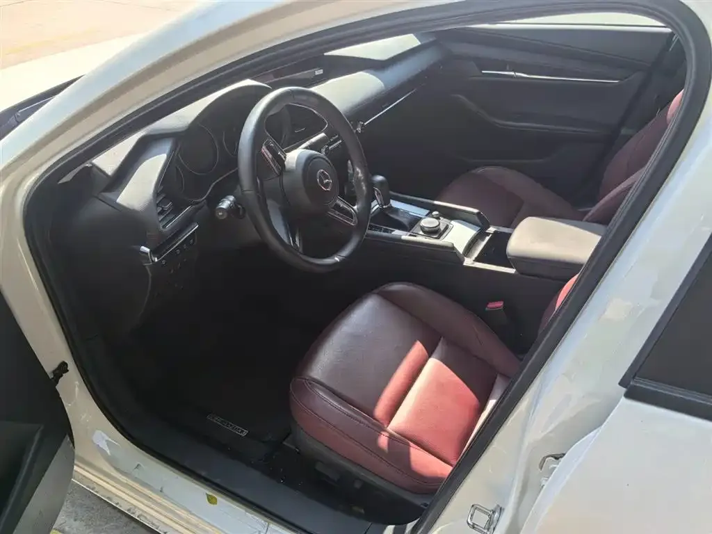 Mazda 3 Axela 2024 из CN, фото 4