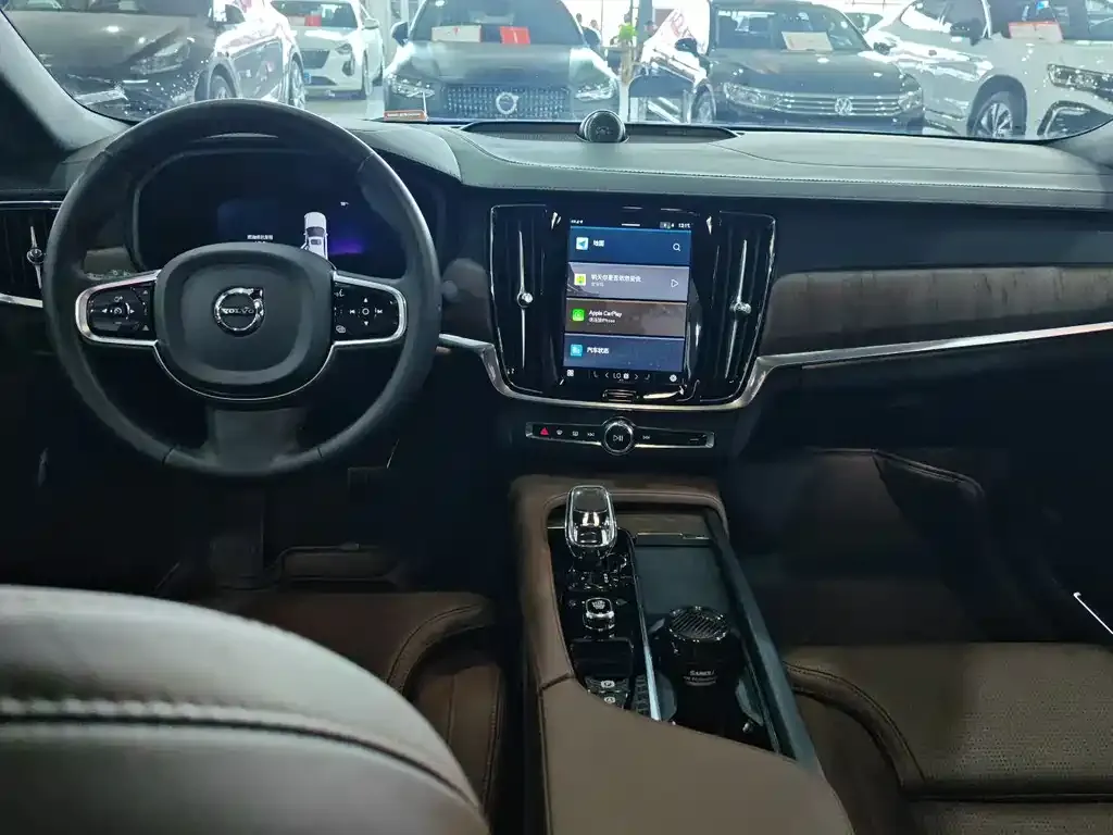 Volvo S90 2024 из CN, фото 2