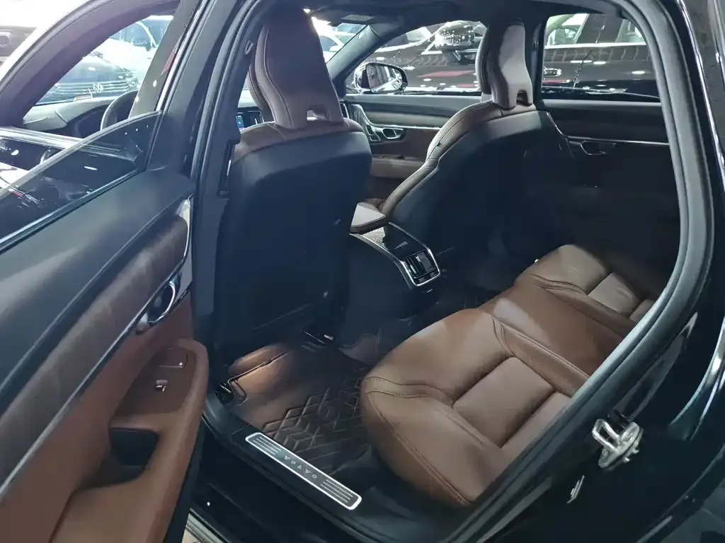 Volvo S90 2024 из CN, фото 7