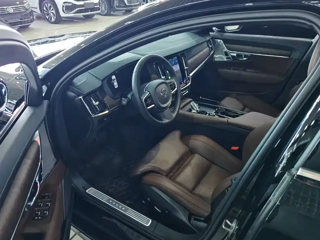 Volvo S90 2024 из CN, фото 3