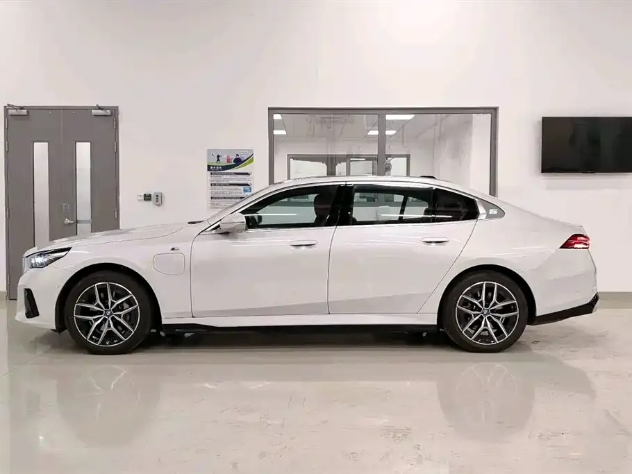 BMW i5 2025 из CN, фото 8