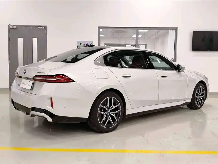 BMW i5 2025 из CN, фото 6