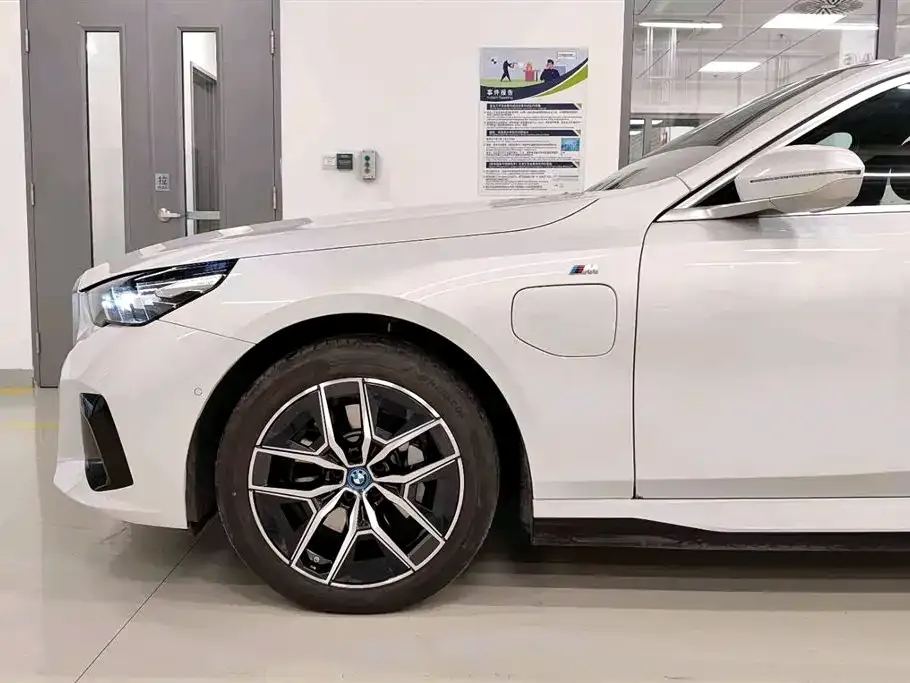 BMW i5 2025 из CN, фото 9
