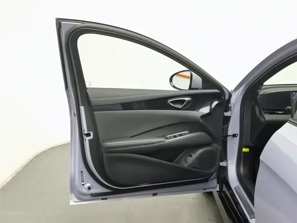 BYD Seal — фото 3