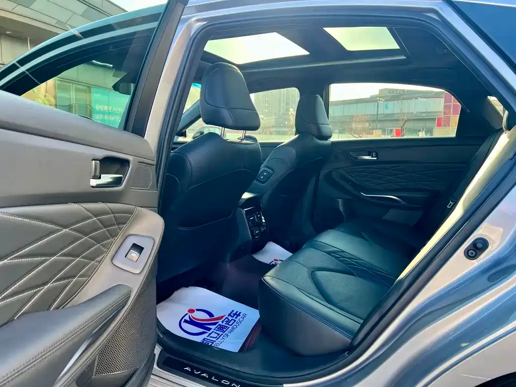 Toyota Avalon 2021 из CN, фото 8