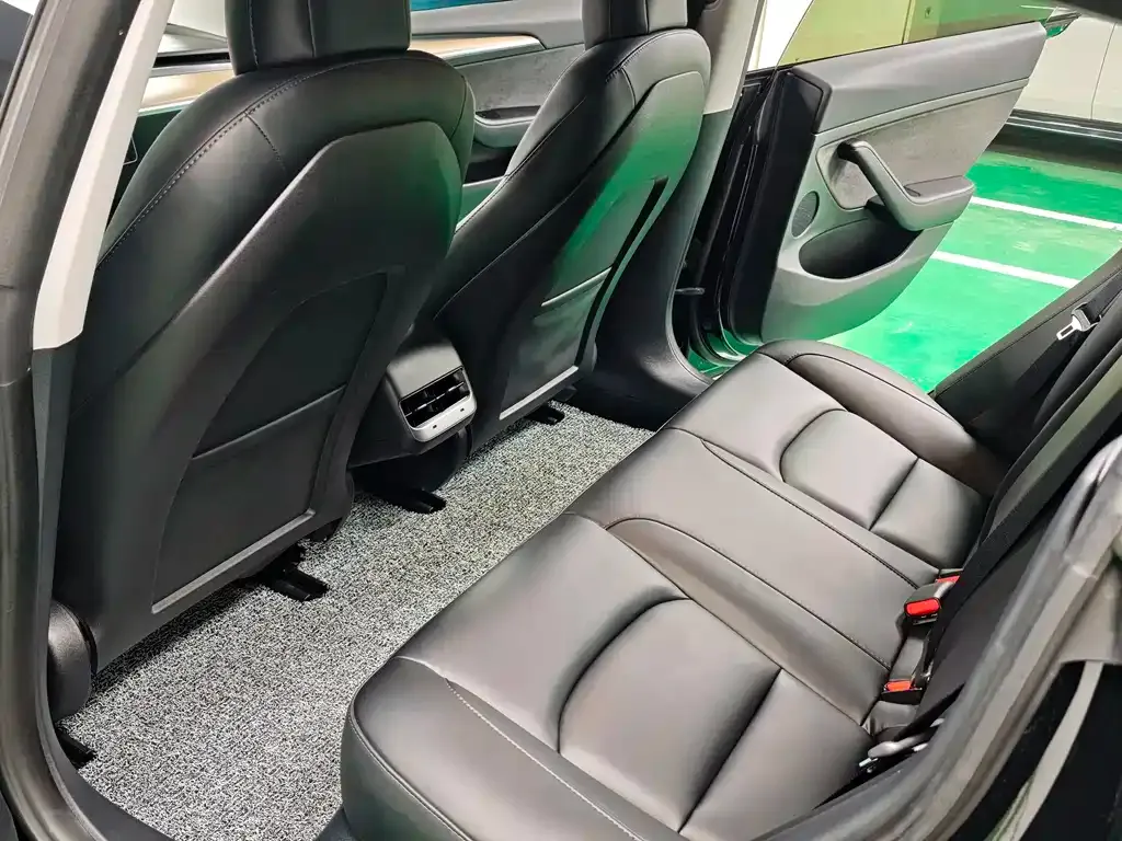 Tesla Model 3 — фото 10