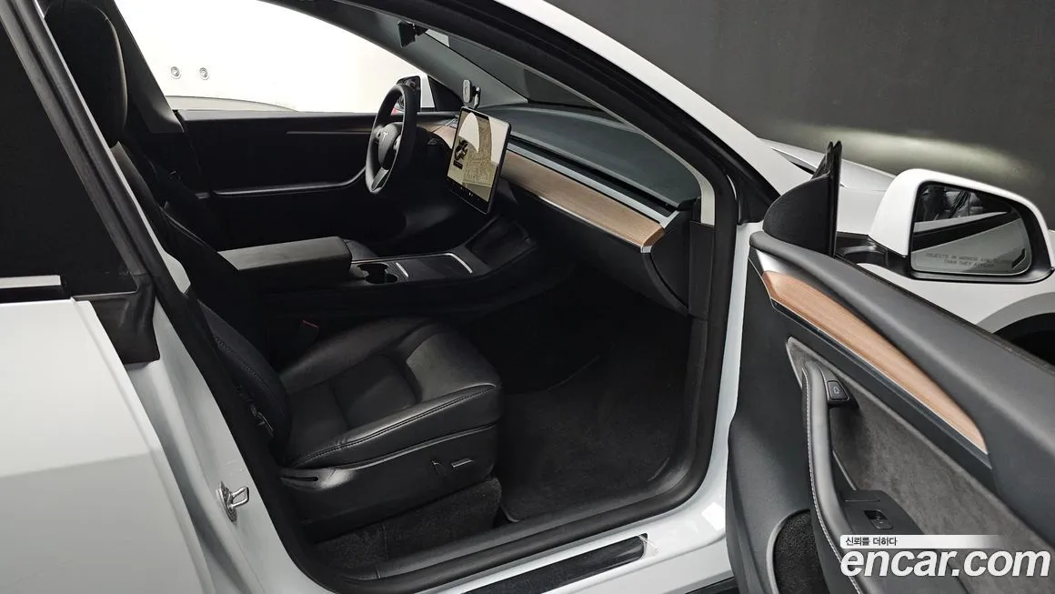 Tesla Model Y — фото 3
