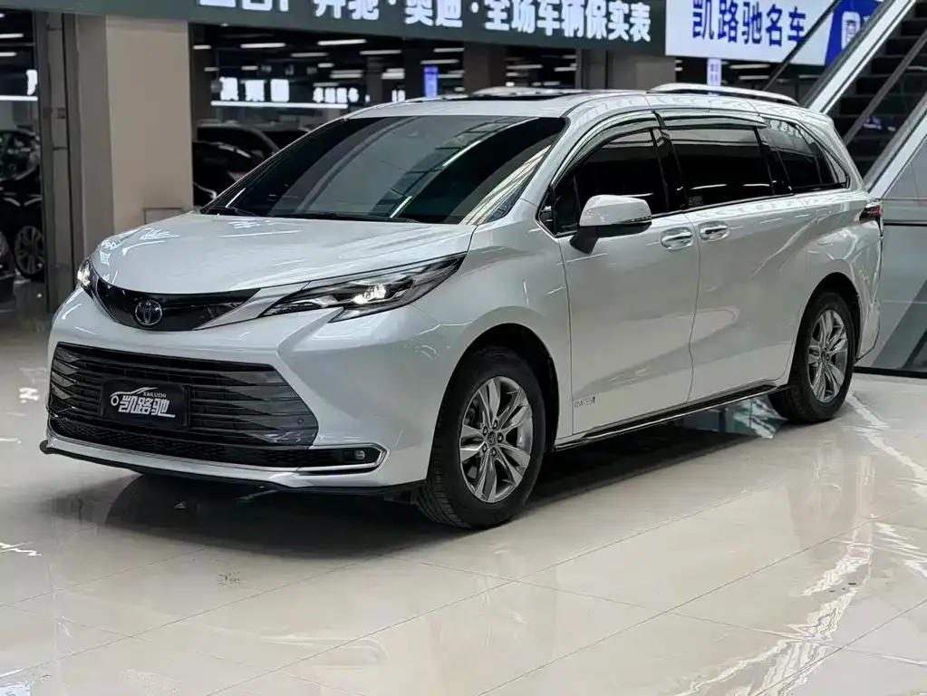 Toyota Sienna 2022 из CN, фото 1