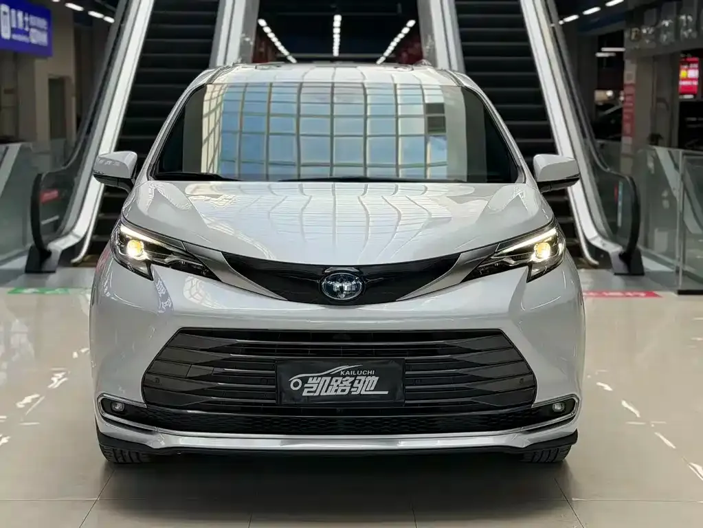 Toyota Sienna 2022 из CN, фото 4
