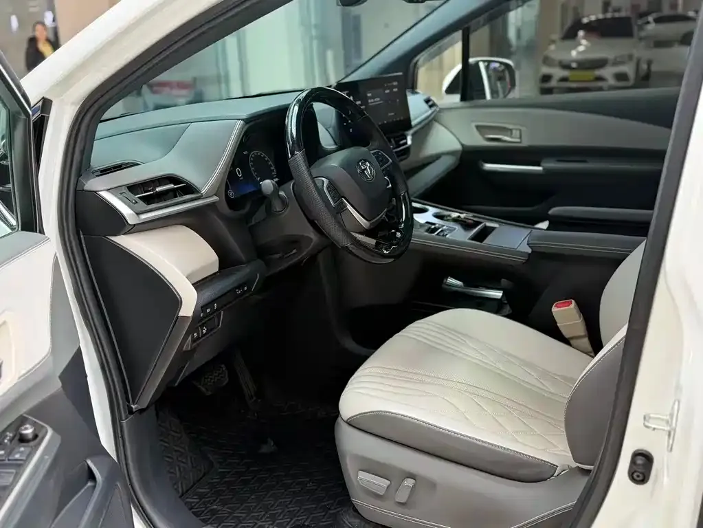 Toyota Sienna 2022 из CN, фото 5