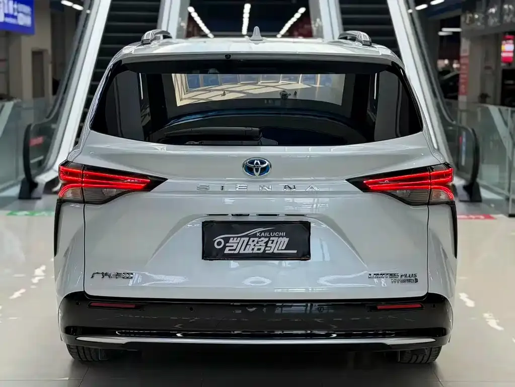 Toyota Sienna 2022 из CN, фото 7