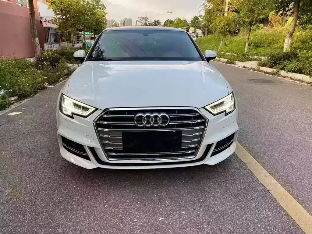 Audi A3 — фото 1