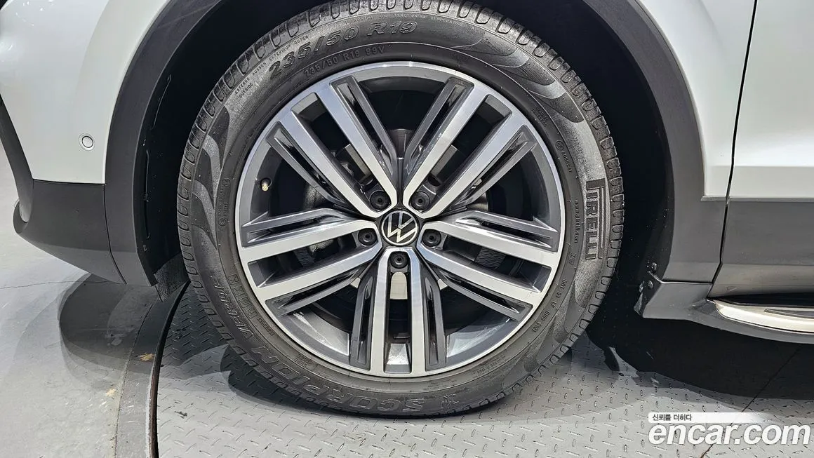 Volkswagen Tiguan — фото 7