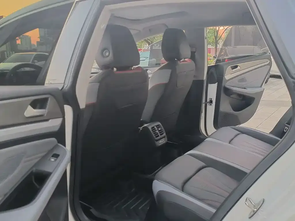 Volkswagen Lamando 2023 из CN, фото 4